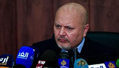 Il procuratore della Corte Penale Internazionale visita Bucha: "L'Ucraina è una scena del crimine" 