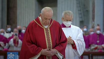La "Passione" del Papa: "Dio allontani dall'uomo gli orrori della guerra". Alle 21,15 la Via Crucis