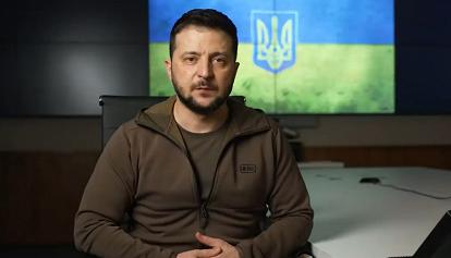 Zelensky: "Situazione a Mariupol brutale, l'esercito russo il più barbaro e disumano del mondo"