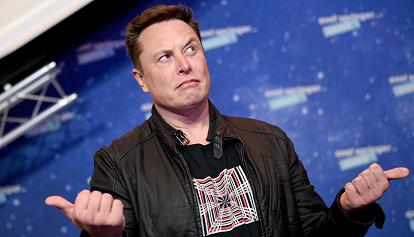 Musk contro lo smart working in Tesla, l'ultimatum: "Torna in ufficio o lascia l'azienda"