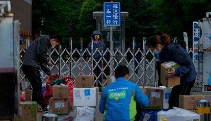 Cina, sono 46 le città in lockdown. Pechino corre ai ripari: test di massa e scuole chiuse