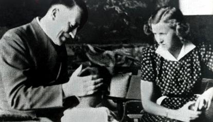77 anni fa il suicidio di Hitler ed Eva Braun nel bunker di Berlino