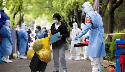 Il virus corre a Shanghai: oltre 1.400 casi in 24 ore e 47 morti