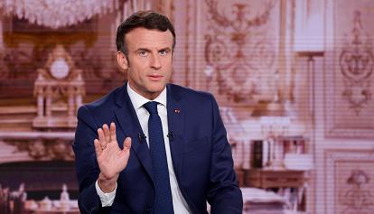Macron prudente sulle accuse di "genocidio" a Putin: "Starei attento con le parole"