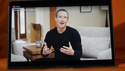 Meta, più che dimezzati gli utili trimestrali: Zuckerberg annuncia "cambiamenti significativi"