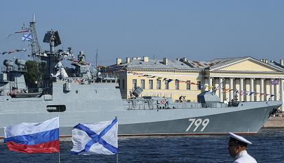 Cosa sappiamo finora del presunto danneggiamento di una fregata russa nel Mar Nero