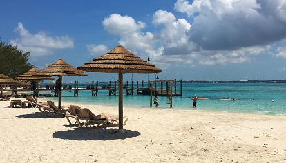 “Prima il malore, poi le convulsioni”: il mistero dei tre turisti morti nel resort alle Bahamas