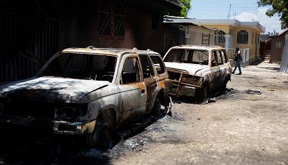 Haiti, 148 morti negli scontri tra bande criminali: persone decapitate, cadaveri e auto in fiamme