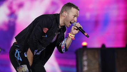Coldplay nella bufera. L'accusa degli ambientalisti: "Sfruttati per fare greenwashing"