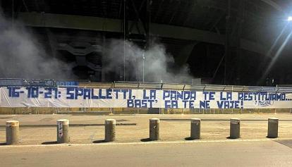 Striscione contro Spalletti fuori dallo stadio Maradona: te ne devi andare