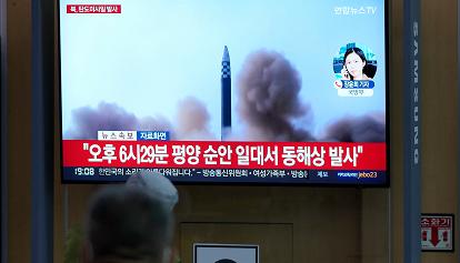 La Corea del Nord lancia tre missili balistici dopo il primo caso di Covid