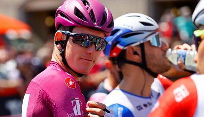Arnaud Démare vince la sesta tappa del Giro in Calabria da Palmi a Scalea di 192 chilometri 