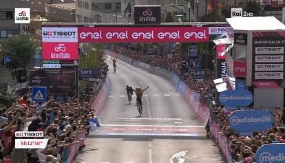 Giro d'Italia, l'olandese Bouwman ha vinto la settima tappa Diamante-Potenza