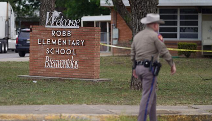 V streljanju na osnovni šoli v Teksasu najmanj 21 žrtev