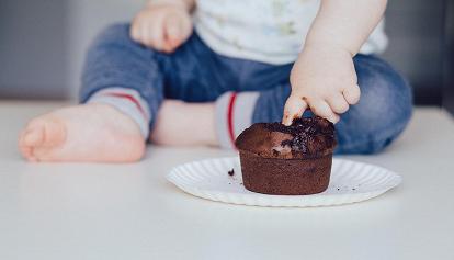 Troppo cioccolato e cibi spazzatura: così i social media rovinano la dieta dei ragazzi 