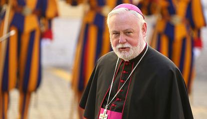 Mons. Gallagher nelle città martiri: "Disponibilità della Santa sede per un autentico negoziato"