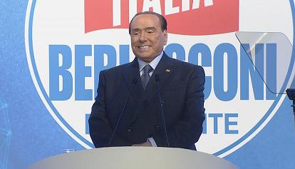 Berlusconi a Napoli: "Il centrodestra vince solo con valori europeisti e atlantisti"