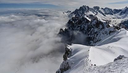 Caduta pietre sul Monte Bianco, il sindaco di Saint Gervais: "Pericolo di morte"