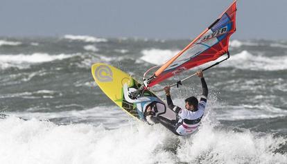 A Calasetta il grande windsurf