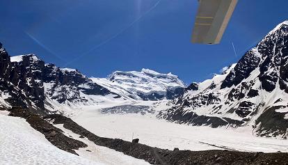 Crolla una parte del ghiacciaio del Grand Combin tra Svizzera e Italia: due morti e 9 feriti 