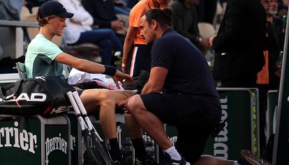 Roland Garros, Sinner costretto al ritiro agli ottavi per infortunio