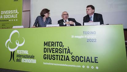 Inaugura il Festival dell'economia di Torino, il ministro Bianchi: "Nessun taglio alla scuola"