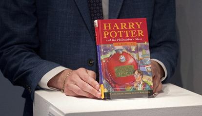 All'asta le prime rarissime edizioni di Harry Potter, autografate da J.K.  Rowling
