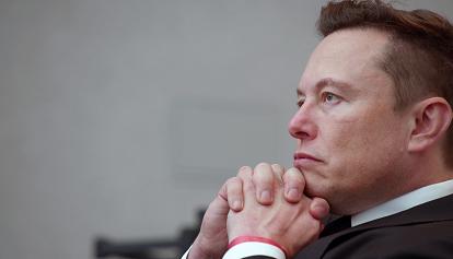 Elon Musk si arrende, rinuncia ad acquistare Twitter