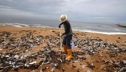 Plastica, le nuove regole Ue: per difendere l'ambiente si punta su riuso e "vuoto a rendere"