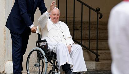 Il Papa conferma il no alle dimissioni e dice: "Se lascio vorrei restare in una parrocchia a Roma"