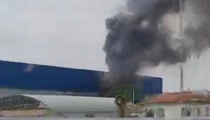Incendio nella zona industriale di Pescara 
