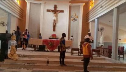 Strage in chiesa in Nigeria: la Diocesi conferma 50 morti, i corpi si trovano in diversi obitori