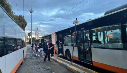 Insulti, sputi e minacce sul bus,arrestata 42enne a Cagliari