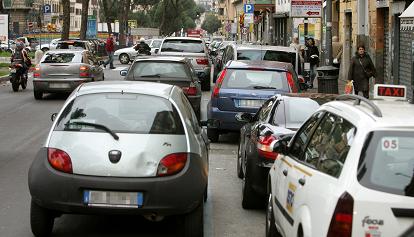 L'Italia e altri 4 paesi chiedono di spostare al 2040 lo stop per le auto a benzina 
