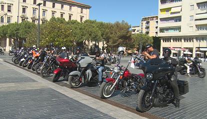 A Pescara i bikers per Ail