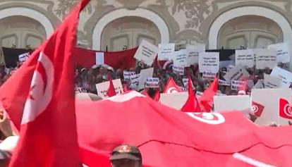 Tunisia: migliaia in piazza contro il Presidente Kais Saied e la sua "nuova costituzione"