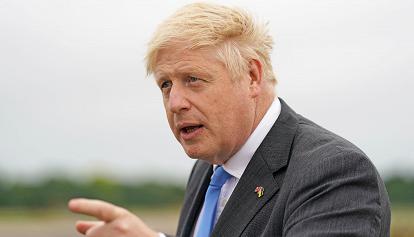 Johnson a G7: "Dobbiamo aumentare le sanzioni contro Putin e i suoi sgherri"