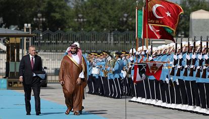 Mohammed Bin Salman in Turchia da Erdogan. La fidanzata di Khashoggi: "E' un assassino"