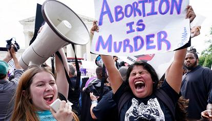 Aborto, Corte suprema annulla diritto costituzionale. Proteste in tutta l'America 