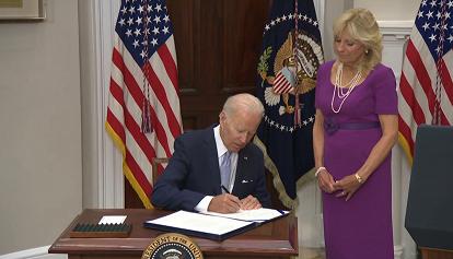 Biden ha firmato la legge sulle armi, "la più significativa negli ultimi 30 anni"