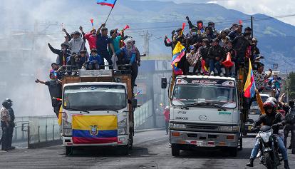 Ecuador: Proteste degli indigeni contro il carovita, il Presidente revoca lo stato d'emergenza