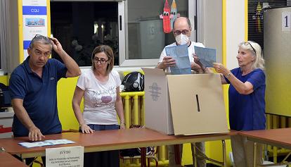 L'esito dei ballottaggi: sette sindaci al centrosinistra, 4 al centrodestra, 2 alle liste civiche