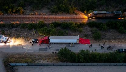 La strage dei migranti in Texas: sono 53 le vittime morte asfissiate nel tir