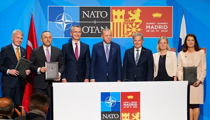 La Nato accoglie richieste di Erdogan e la Turchia rimuove il veto: via libera a Svezia e Finlandia