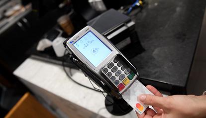 Multe a commercianti e professionisti che rifiutano carte di credito, di debito o prepagate