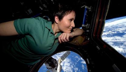 Passeggiata spaziale per Samantha Cristoforetti, con il russo Artemyev