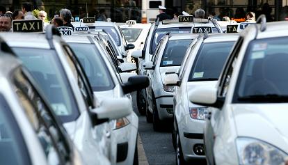 Sindacati taxi: sospeso il presidio a Palazzo Chigi, confermato lo sciopero del 20 e 21 luglio