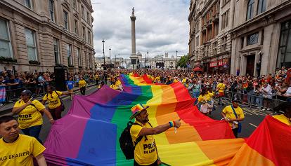 L'onda Pride attraversa l'Europa. E a Milano il sindaco Sala sfida il governo