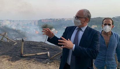 Incendio a Roma, Gualtieri: "Un fatto gravissimo se fosse doloso"