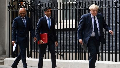 I ministri se ne vanno, ma Boris Johnson non si arrende